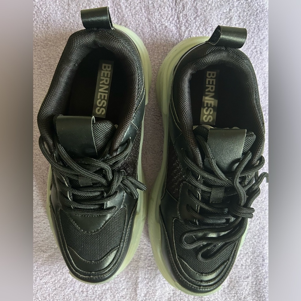 Berness Black Sneakers